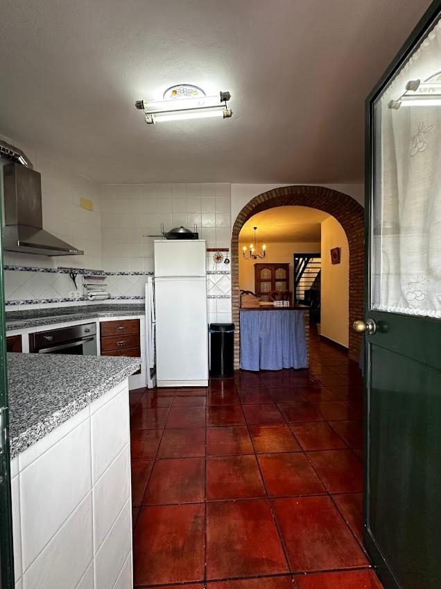 Espaciosa Y Elegante Casa Rural En 로스마리네스 외부 사진